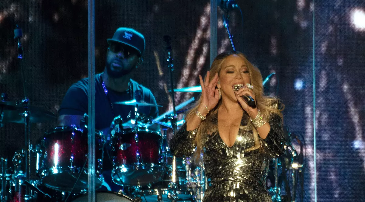 Mariah Carey, în costum de baie. Diva a slăbit