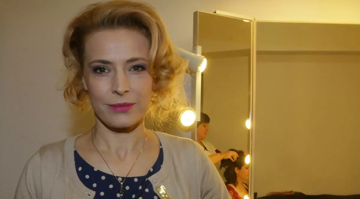 Monica Davidescu, o viață marcată de drame: a rămas fără mamă la 3 ani, iar după moartea tatălui, a urcat pe scenă!