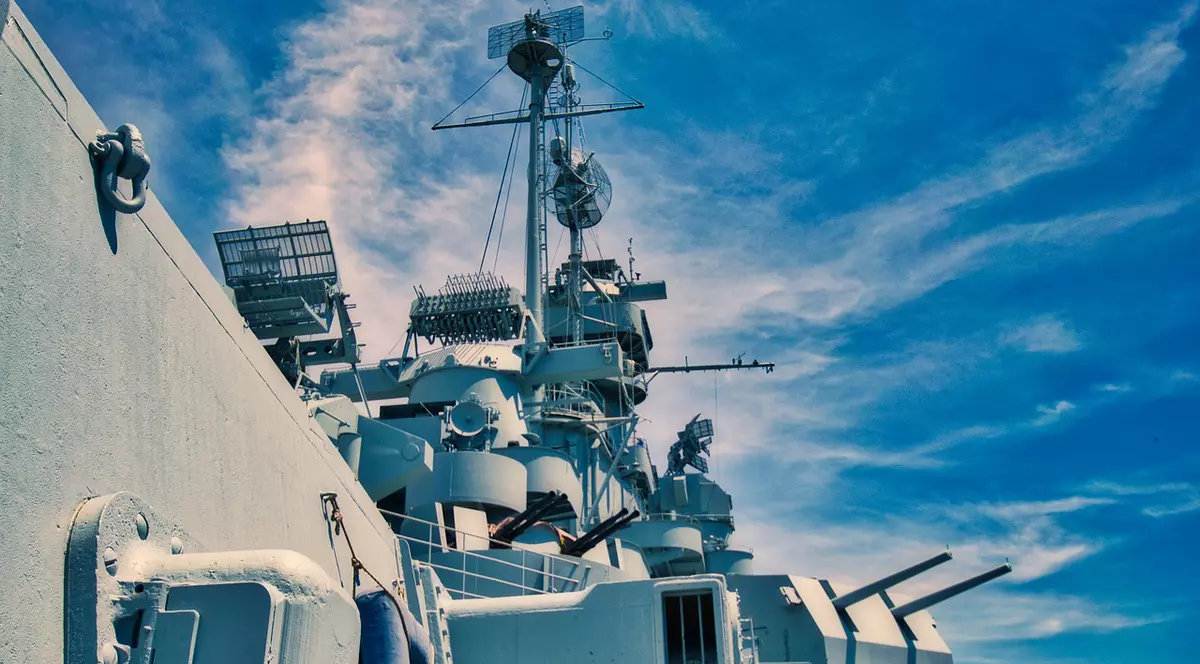 Anchetă la o bază navală din Grecia după dispariția unor materiale militare, inclusiv unele de natură explozivă