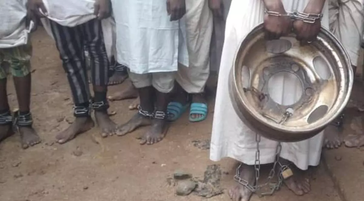 „Casă a torturii” descoperită în Nigeria. 500 de elevi erau ținuți în lanțuri și agresați sexual într-un centru islamic