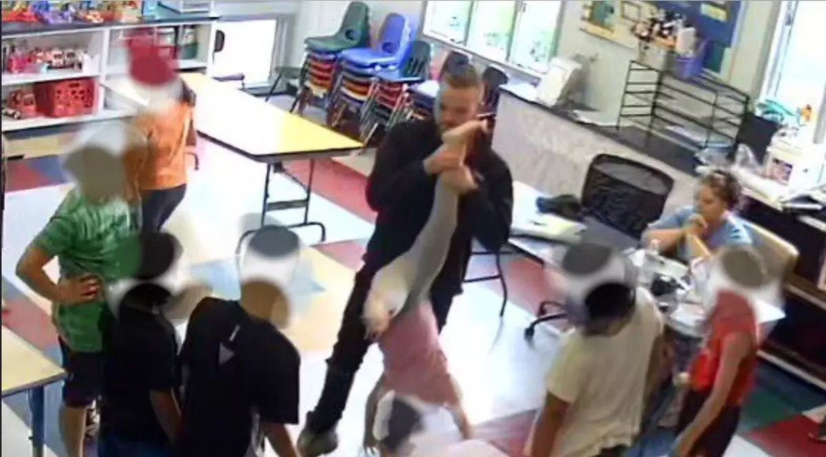 Doi educatori din Ohio, arestați după ce au agresat un copil de 5 ani