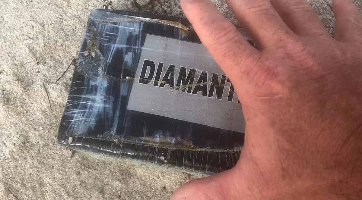 Pachete cu cocaină, aduse de valuri pe plajele din Florida, după uraganul Dorian