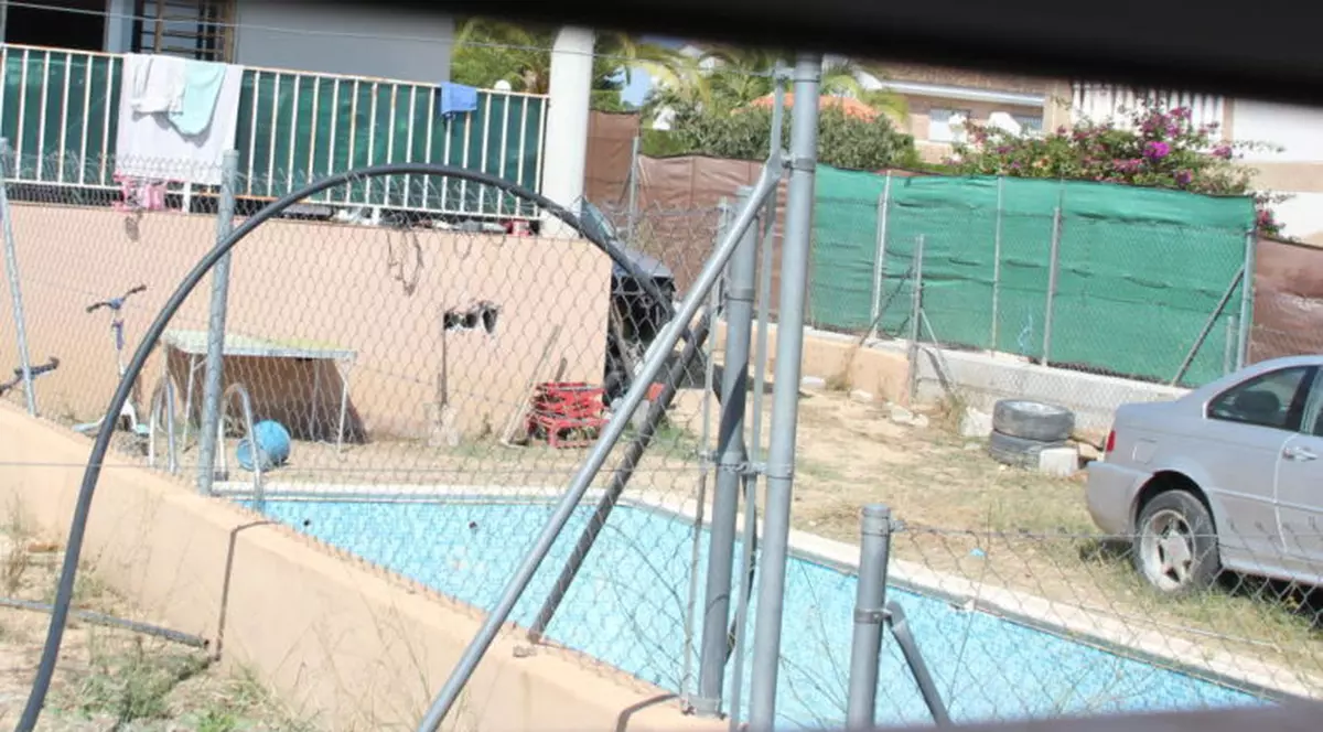 O fetiță româncă de un an și jumătate s-a înecat într-o piscină în Spania. Familia e acuzată că ocupă abuziv vila în curtea căreia a avut loc tragedia