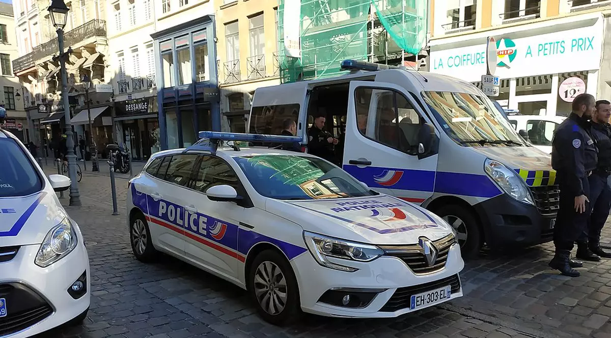 Doi români, judecați în Franța pentru trafic de persoane