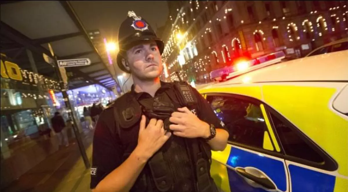 Patru români au primit peste 25 de ani de închisoare în Marea Britanie, fiind acuzați de exploatare sexuală și violarea a trei minore din Manchester