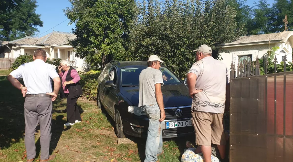 Un preot a coborât din propria mașină, dar a uitat s-o asigure. A fost lovit chiar de vehiculul lui!