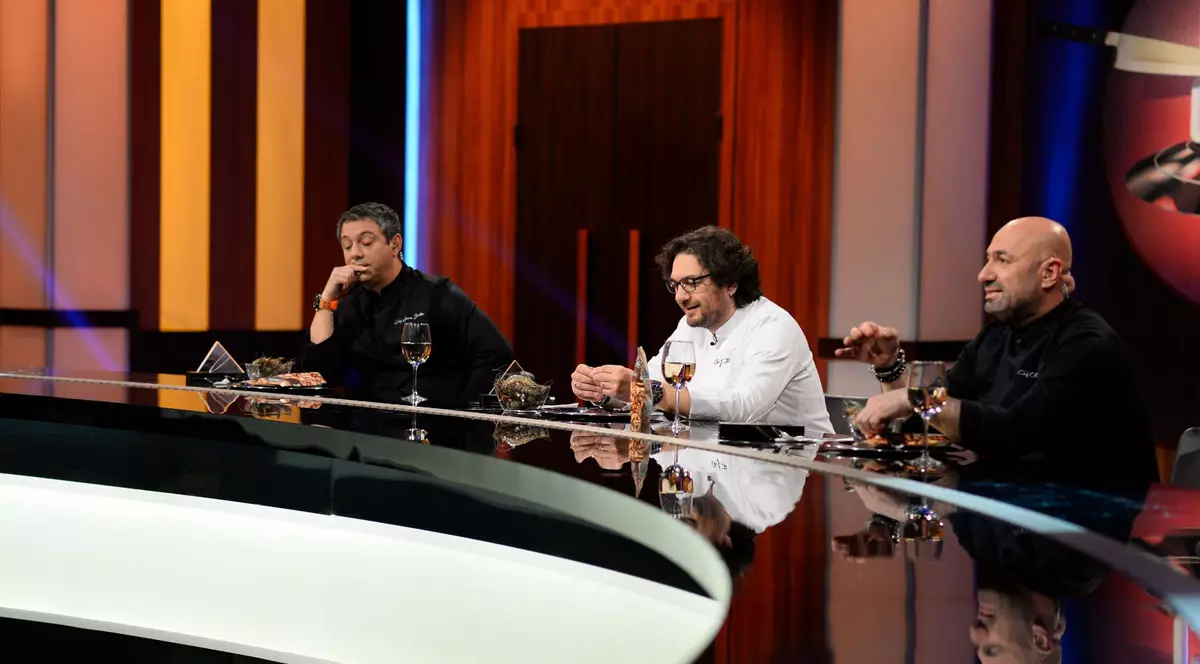 Prima confruntare la „Chefi la cuțite”, din sezonul 7. „E cea mai sadică amuletă, este pe viață și pe moarte”