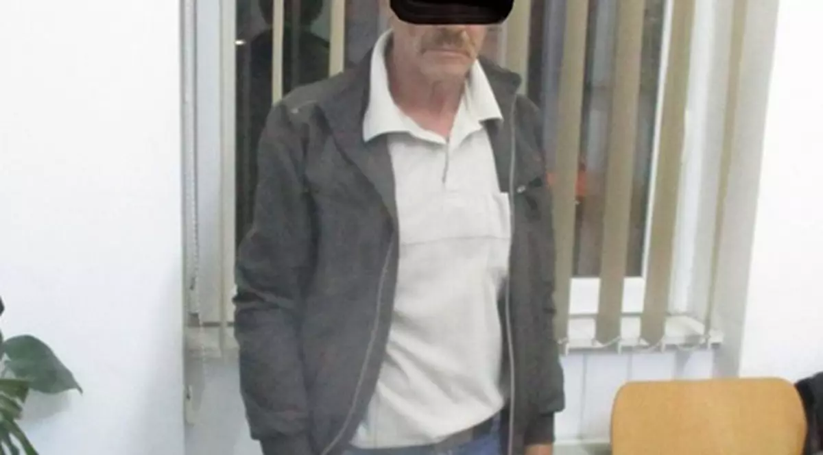 Căuta prin gunoaie în Timișoara, dar era căutat de poliția din Germania. Bărbat prins după ce aproape omorâse un localnic