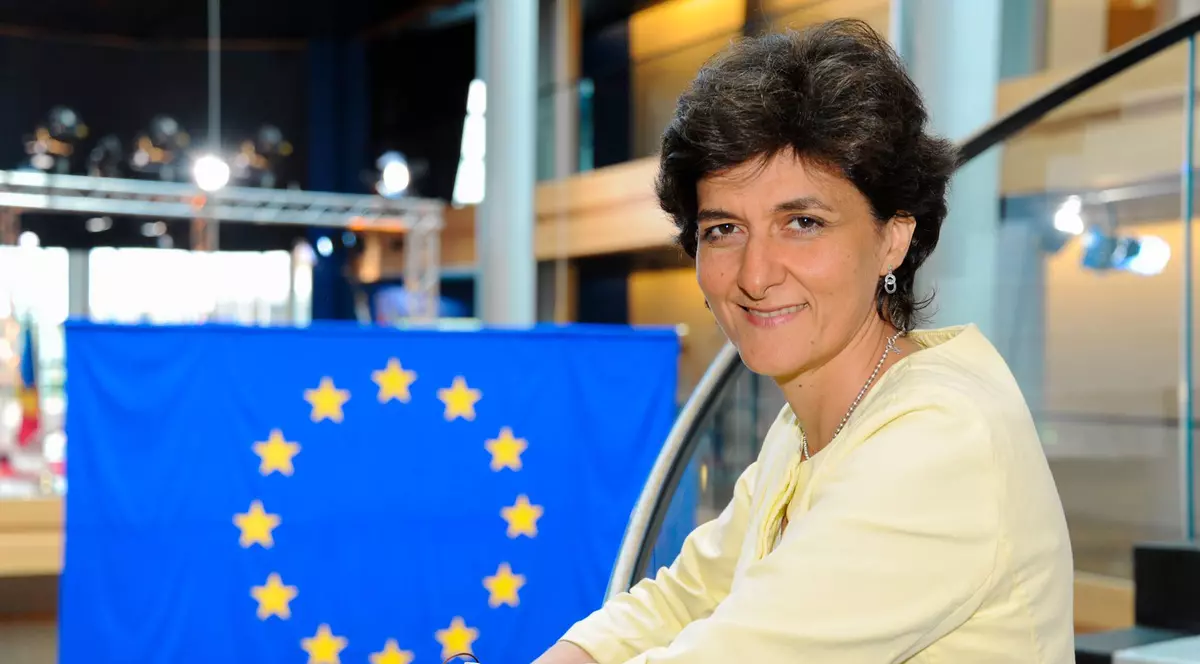 Fosta candidată a Franței pentru Comisia Europeană a fost inculpată pentru angajări fictive