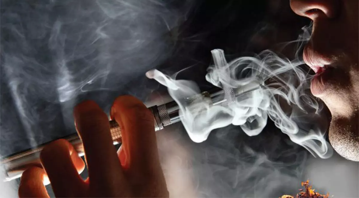 Bolile de plămâni cauzate de țigările electronice se răspândesc în toată lumea. În SUA e ”epidemie”: 12 morți și 805 îmbolnăviri