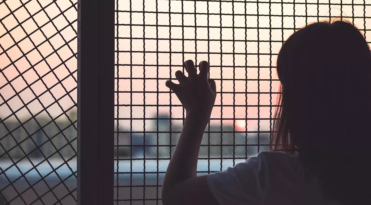 Clubul de noapte din Caracal unde au descins poliţiştii funcţionează într-un spaţiu închiriat de la Primăria Caracal, cu 1.000 de lei pe lună