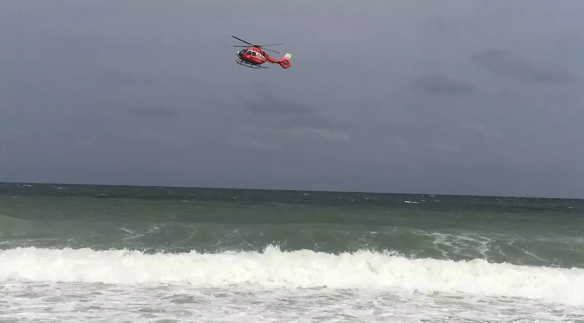 Operațiune de salvare în Vama Veche, pentru un tânăr de 17 ani dispărut în valuri. A ajuns și elicopterul SMURD