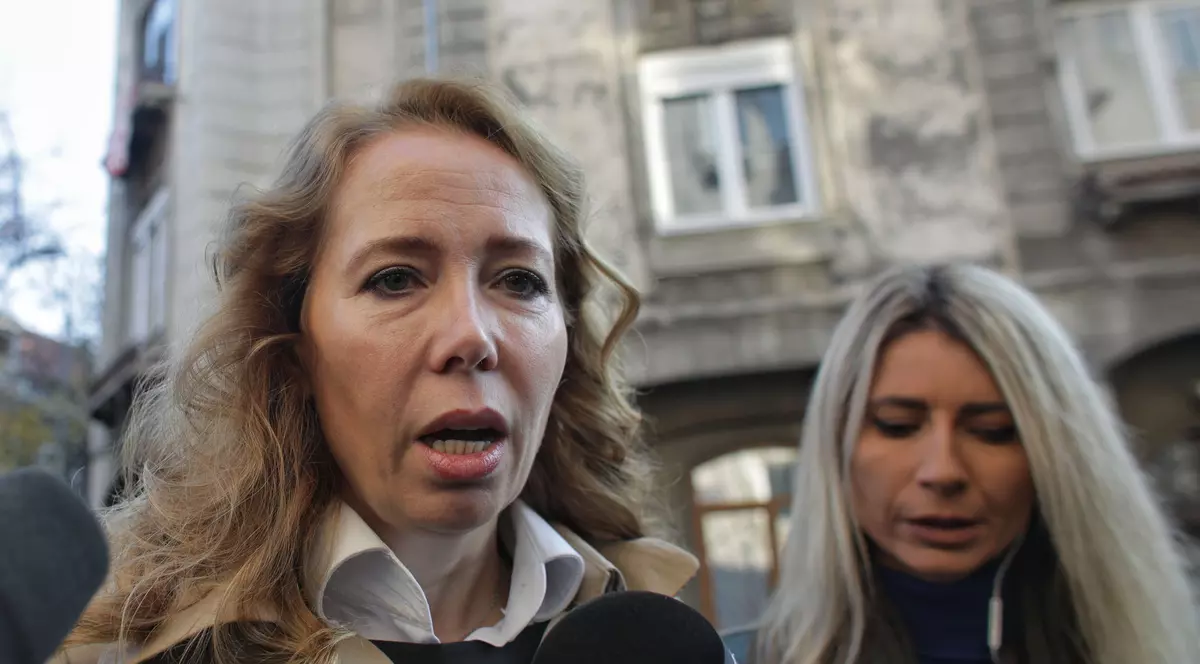 Fosta șefă a Tarom, Mădălina Mezei, la sediul DNA (FOTO: Inquam Photos / Octav Ganea)