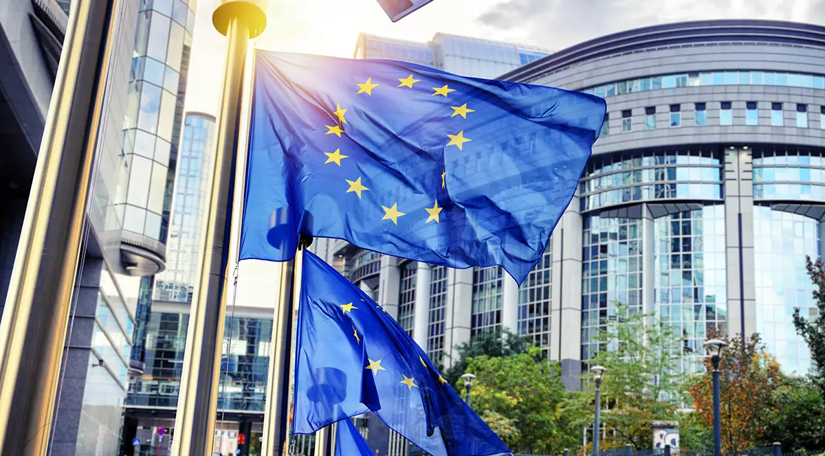 România nu mai este copilul-problemă al Europei, dar rămânem sub atentă supraveghere. Comisia Europeană: Schimbarea de putere de la București nu este un CEC în alb