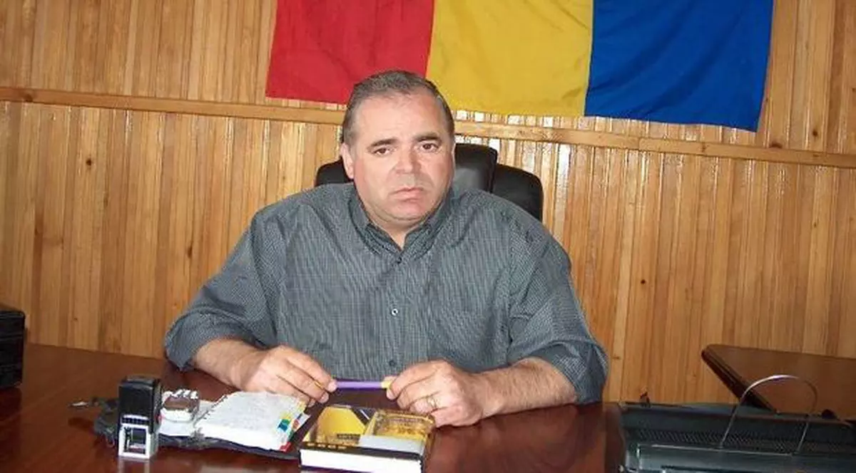 Un primar PSD a premiat cu plăpumi cuplurile vârstnice: ”De la dumneavoastră cerem decât voturi”