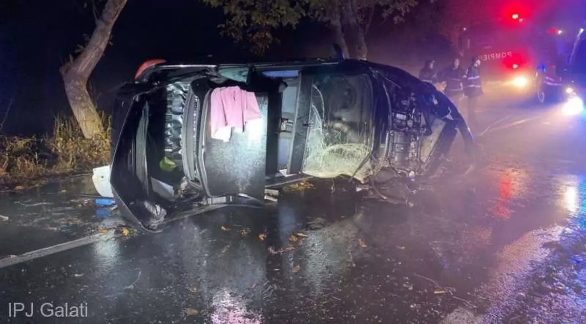 Accident grav pe DN 24D. Două persoane în comă, după ce mașina lor s-a izbit de un copac