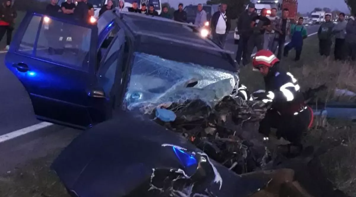 Accident mortal în Bacău. Victima și-ar fi mutilat soția cu acid, chiar înainte de impact