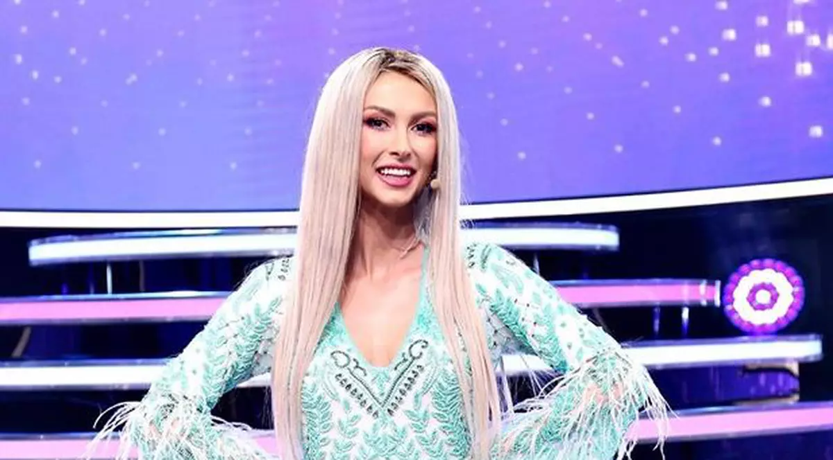 Au ajuns-o criticile! Andreea Bălan și-a angajat stilist și investește masiv în haine, ca să n-o mai certe lumea