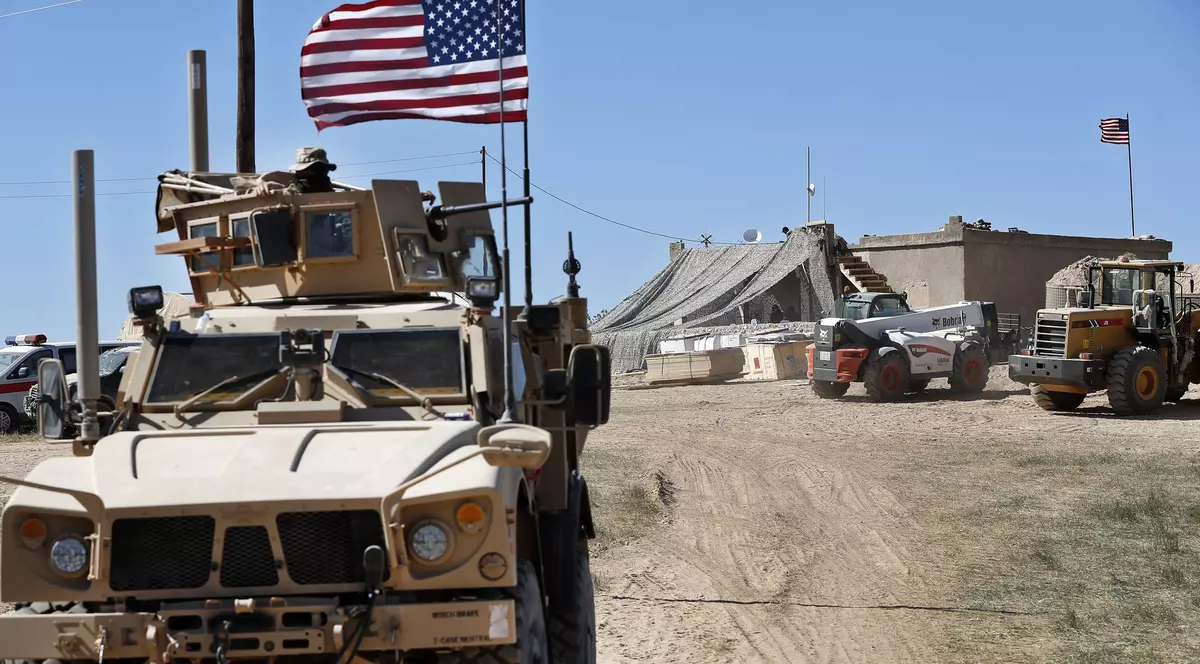 VIDEO | Trupele SUA care se retrag din Siria, bombardate cu cartofi de kurzii furioși că au fost abandonați