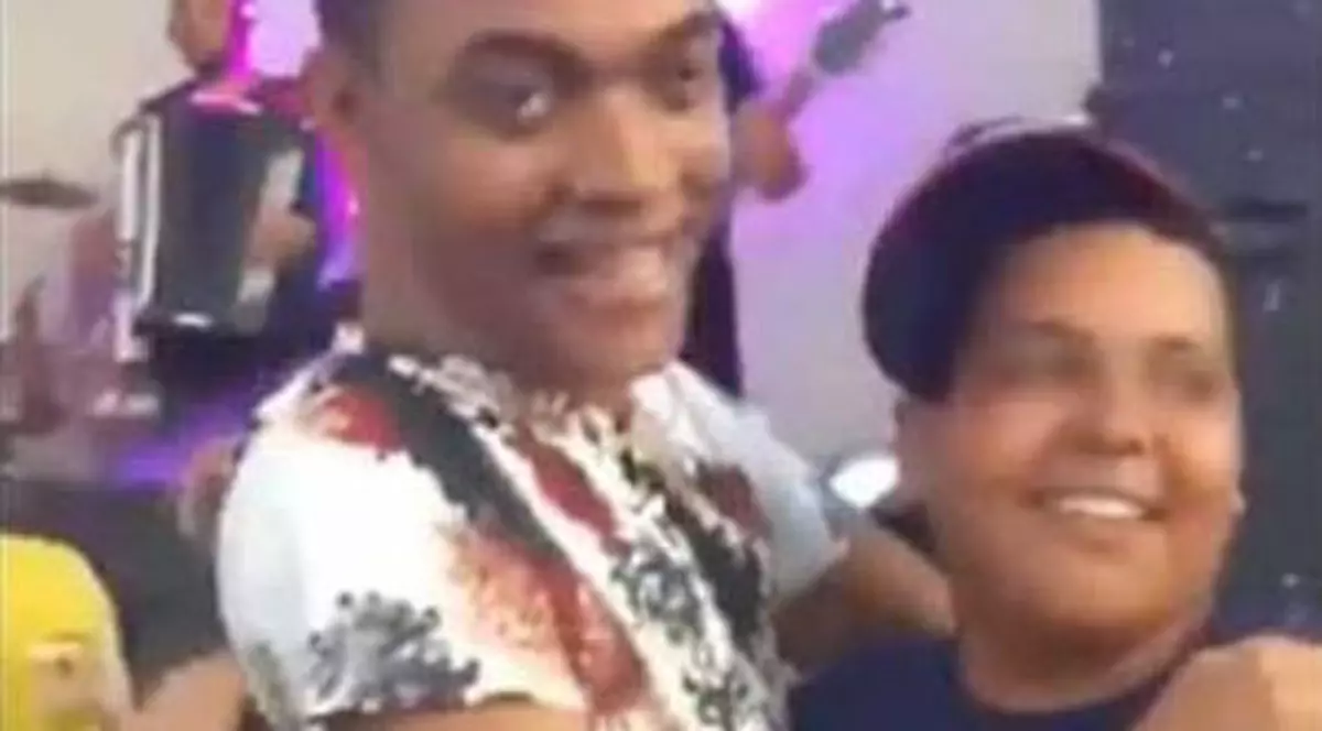 Un adolescent, luat la bătaie după ce a dansat cu o persoană de același sex