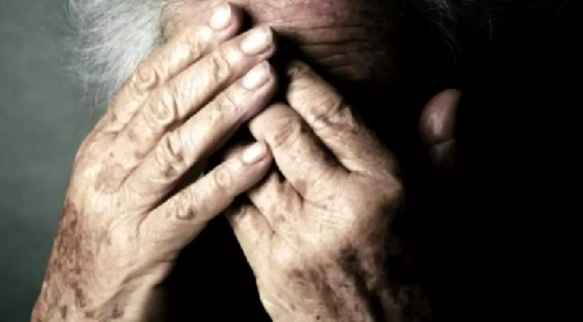 Un tânăr din Vaslui arestat pentru că și-a violat bunica vrea să fie eliberat pentru a avea grijă de ea. „Nu are cine să-i taie lemne”