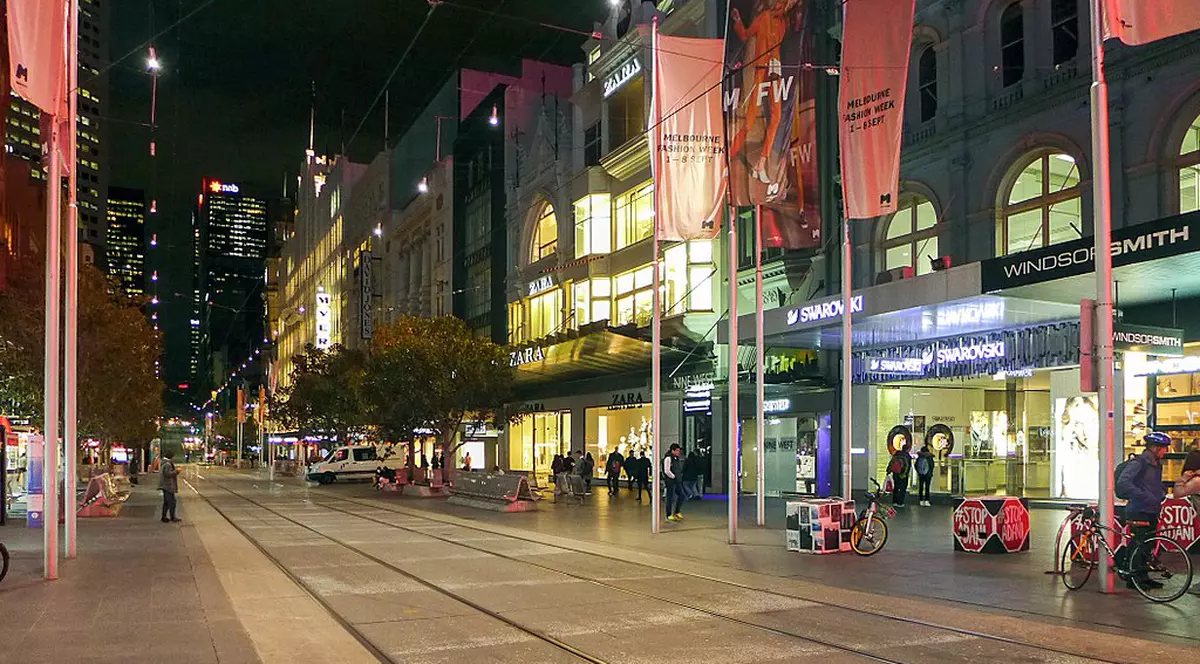 Prigoana anti-fumat în Australia ajunge la un nou nivel: străzi interzise pentru fumat