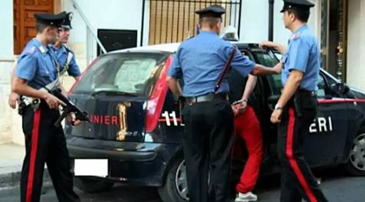 Cetățean chinez, arestat în Italia după ce a încercat să obțină drept de ședere pretinzând că este român. Cum a reacționat, când polițiștii l-au pus să vorbească românește și să precizeze capitala țării noastre