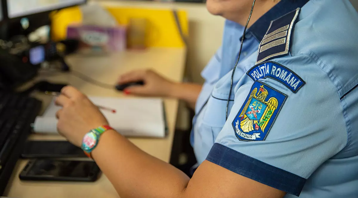 Un tânăr a fost amendat cu 4.000 de lei după ce a sunat repetat la 112 să reclame oameni care nu respectă ordonanțele