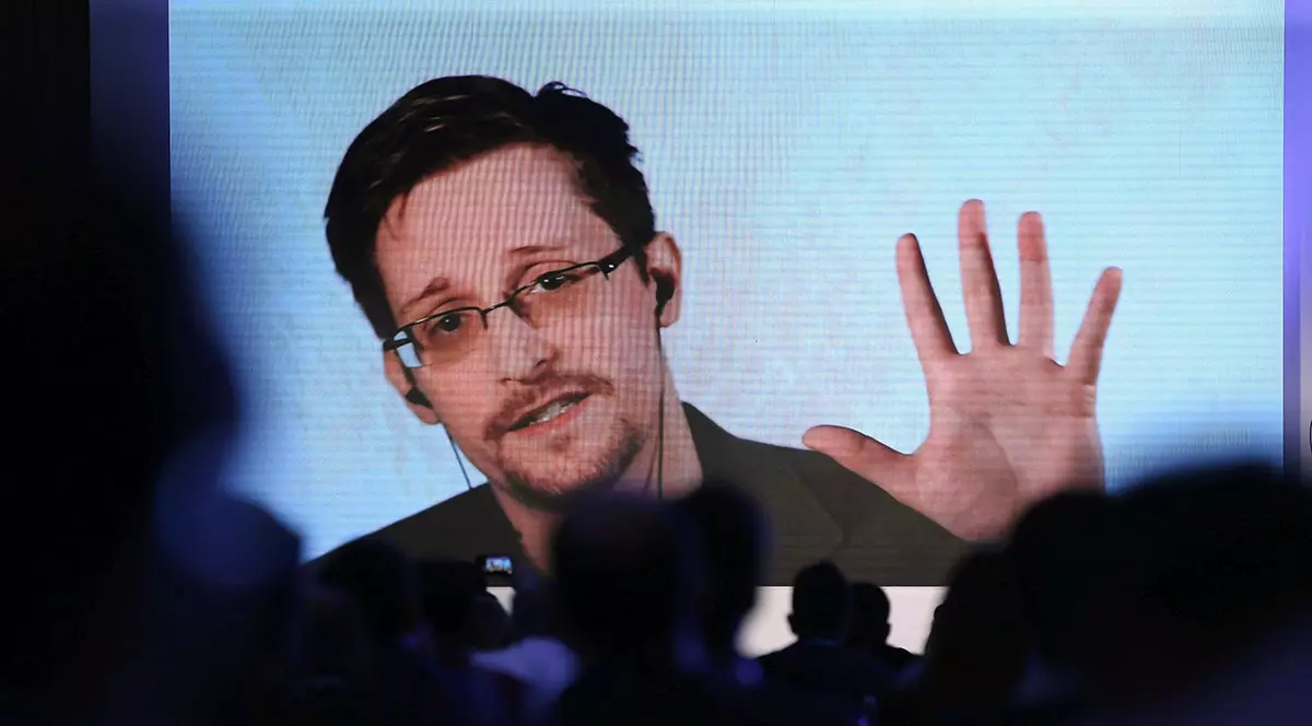 Edward Snowden a verificat dosarele CIA referitoare la prezența extratereștrilor pe pământ