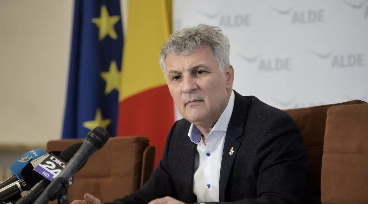 Senatorul Daniel Zamfir și-a anunțat demisia din ALDE: ”Mă despart definitiv și irevocabil de Tăriceanu”