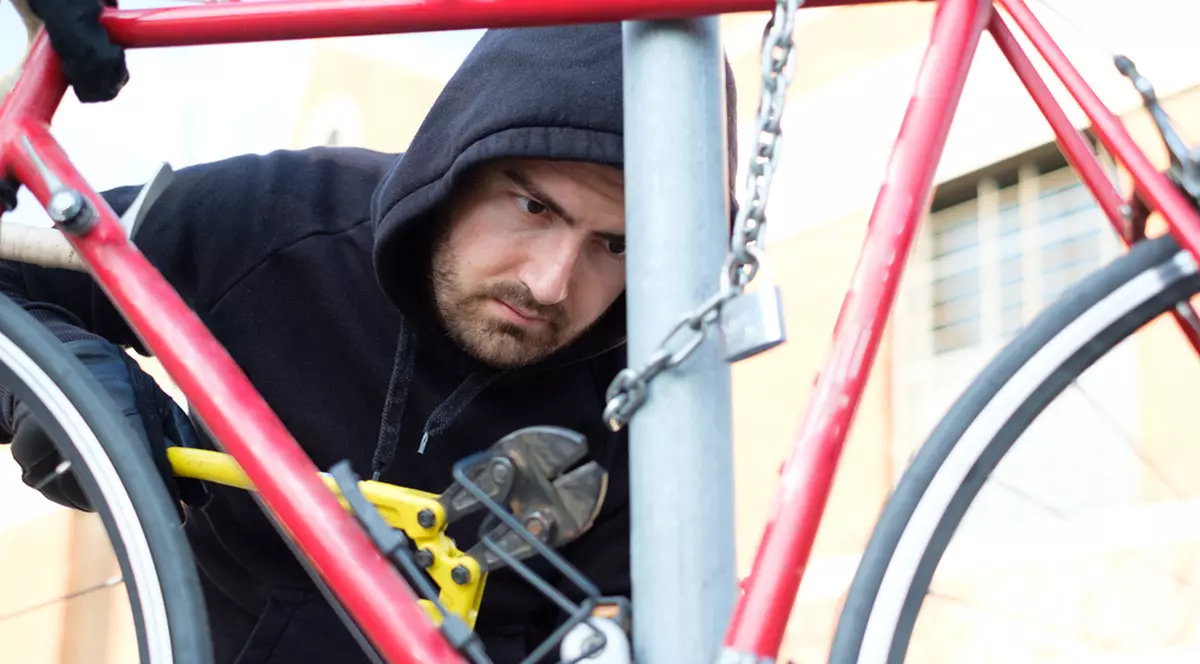 Români din Brașov, bănuiți c-ar fura biciclete din Koln. Rețeaua de hoți acționa de doi ani