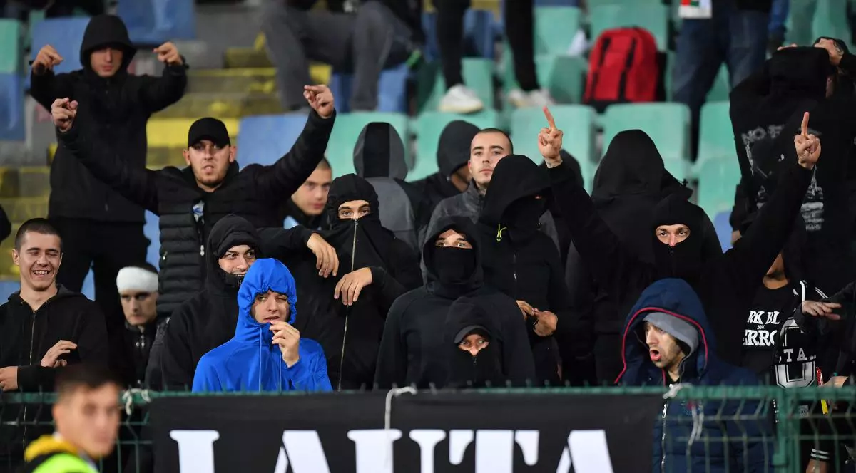 Scandal în Bulgaria, după ce meciul cu Anglia a fost întrerupt de două ori din cauza scandărilor rasiste! Președintele Federației de Fotbal a demisionat, la cererea premierului Borisov