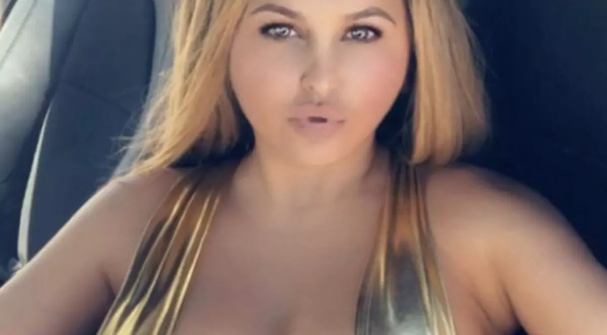 O româncă se laudă că face 1,5 milioane de euro pe an din postările pe Instagram