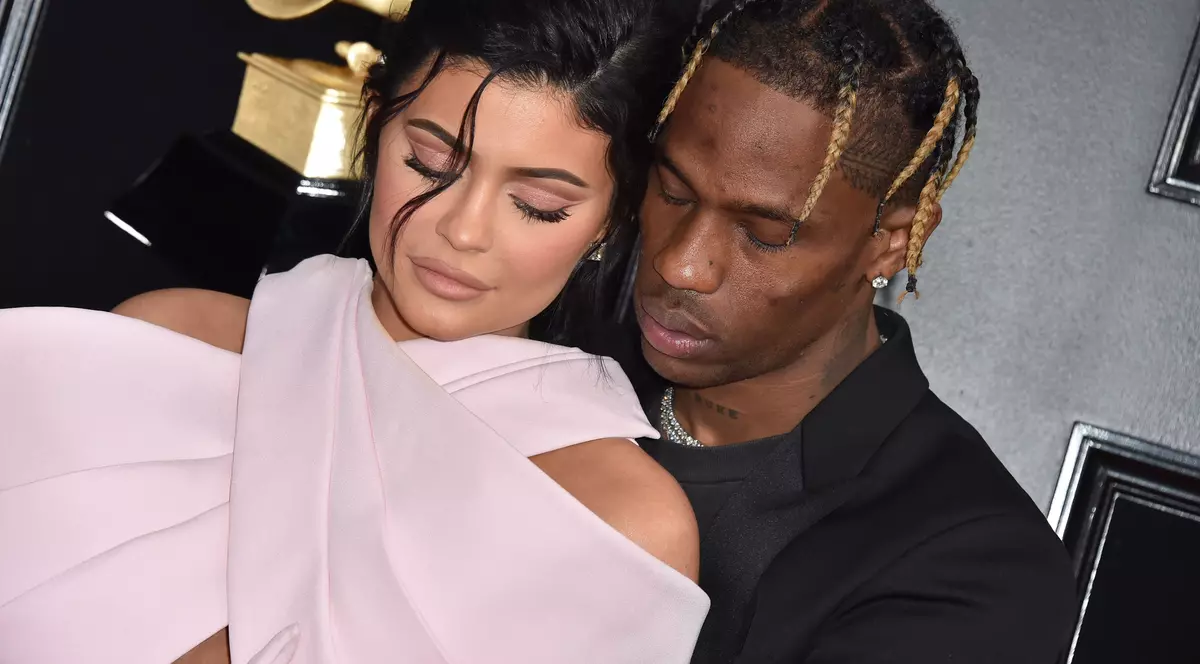 Kylie Jenner și Travis Scott locuiesc împreună, deși s-au despărțit