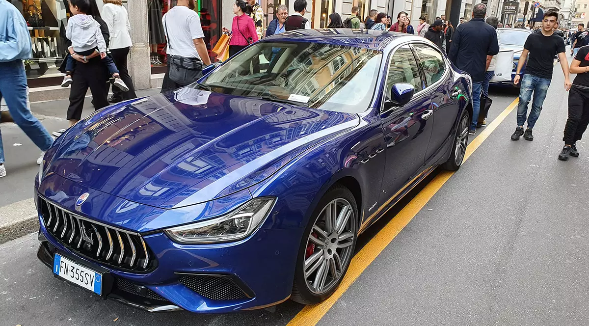 Maserati Ghibli albastru - 70.000 E