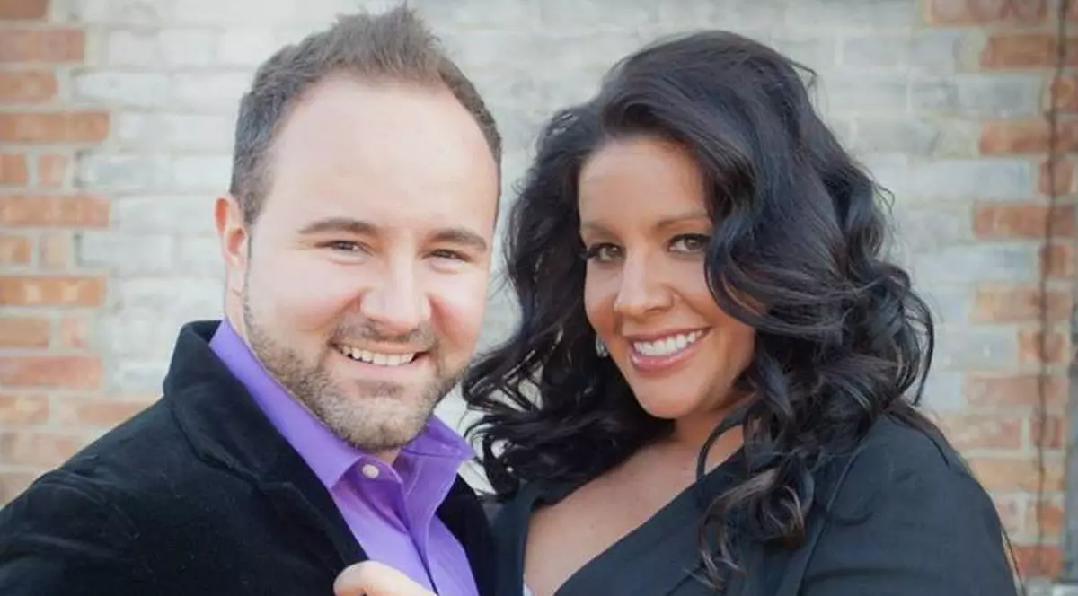 Un igienist dentar de origine română din Canada şi-a pierdut licența pentru că și-a tratat soția (foto Facebook)