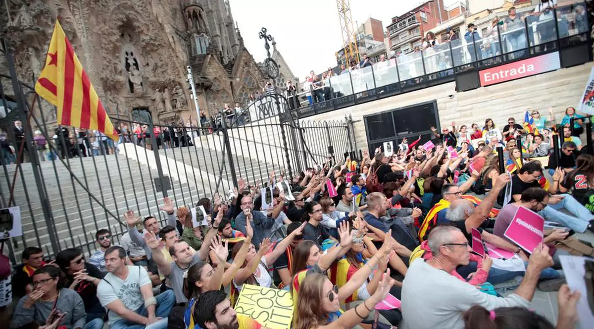 Sagrada Familia, închisă din cauza protestelor din Barcelona. Mii de separatiști au blocat accesul în catedrală / VIDEO