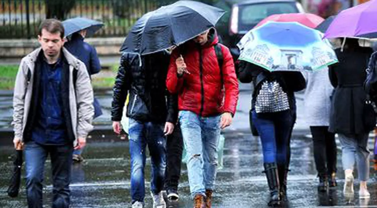 Vremea se răcește în toată țara. Vin ploi și ninsori