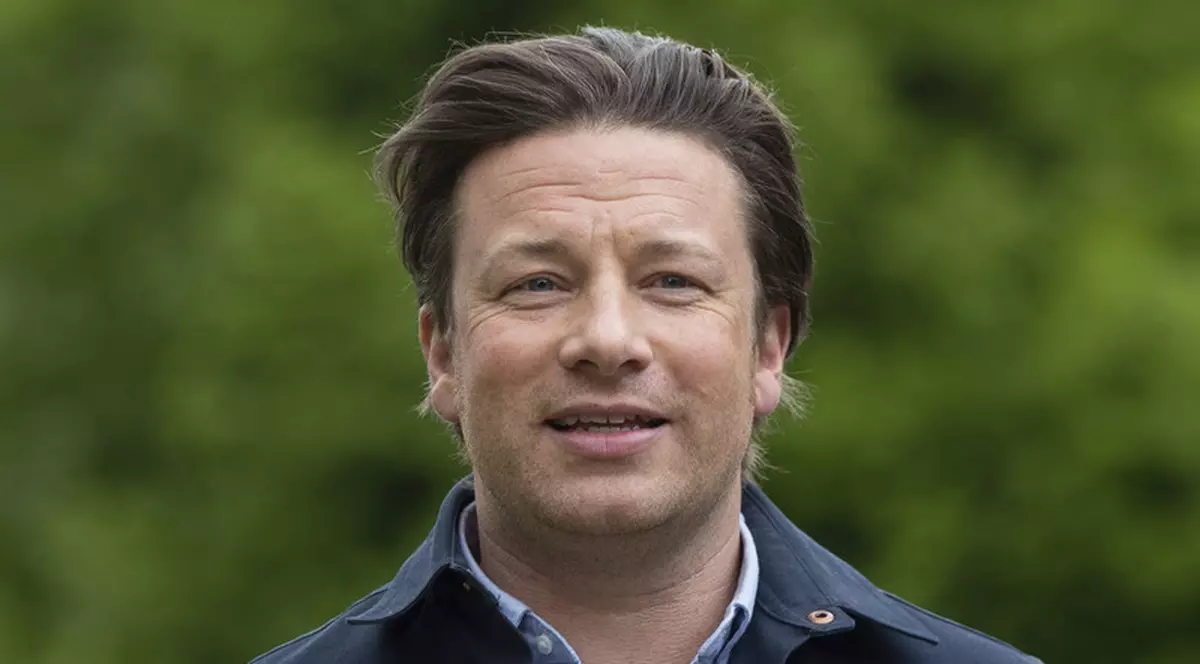 Jamie Oliver și-a plătit singur un salariu de 5,2 milioane de lire sterline (EPA)