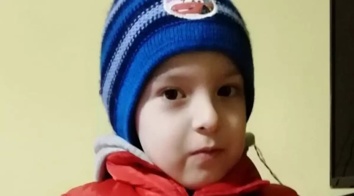 La doar cinci ani, Mihăiță a făcut mii de ore de logoterapie. Băiețelul care nu vorbește deloc are nevoie de 10.000 de euro pentru un transplant salvator de celule stem, în Austria