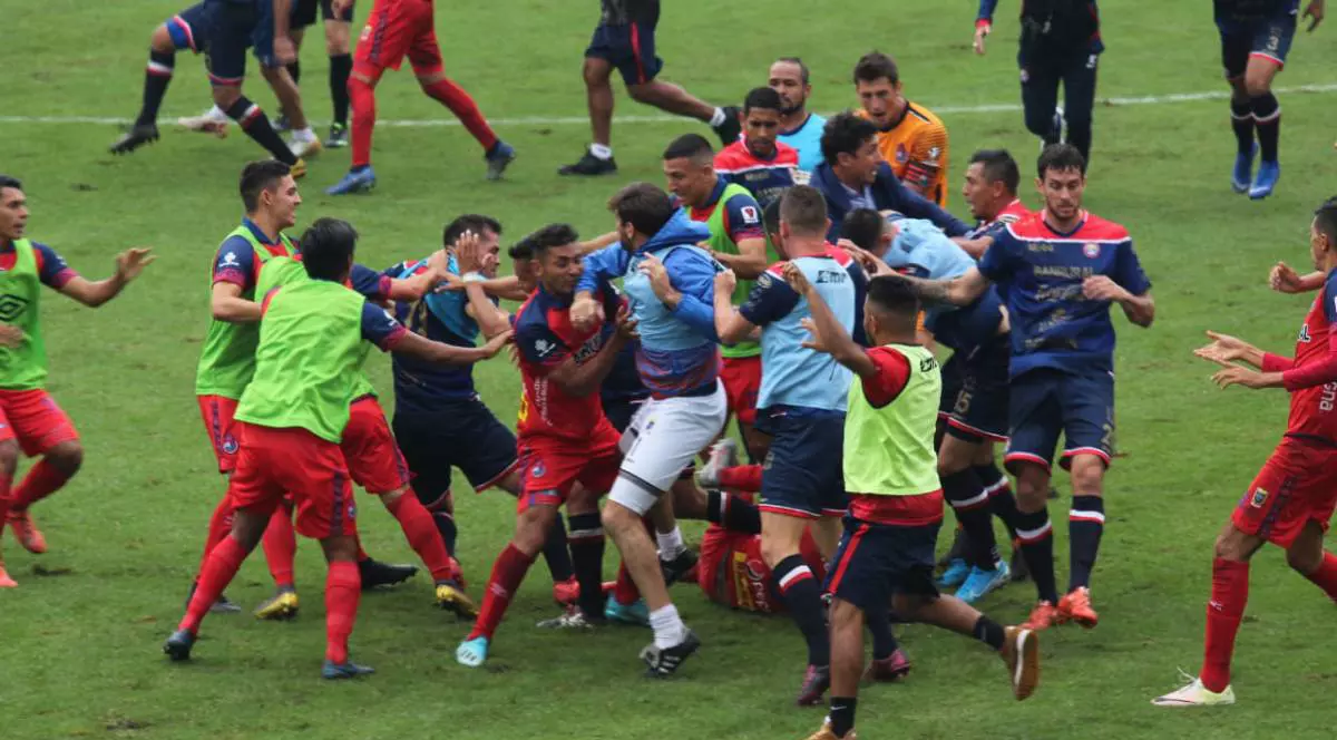 Cele mai dure bătăi din fotbal. Imagini șocante din ultima lună