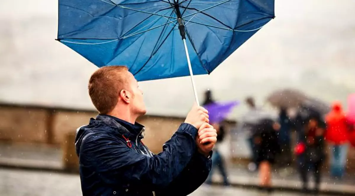 Cod galben de vremea rea în 19 județe. Pe litoral vântul va sufla și cu rafale de 80 km/h