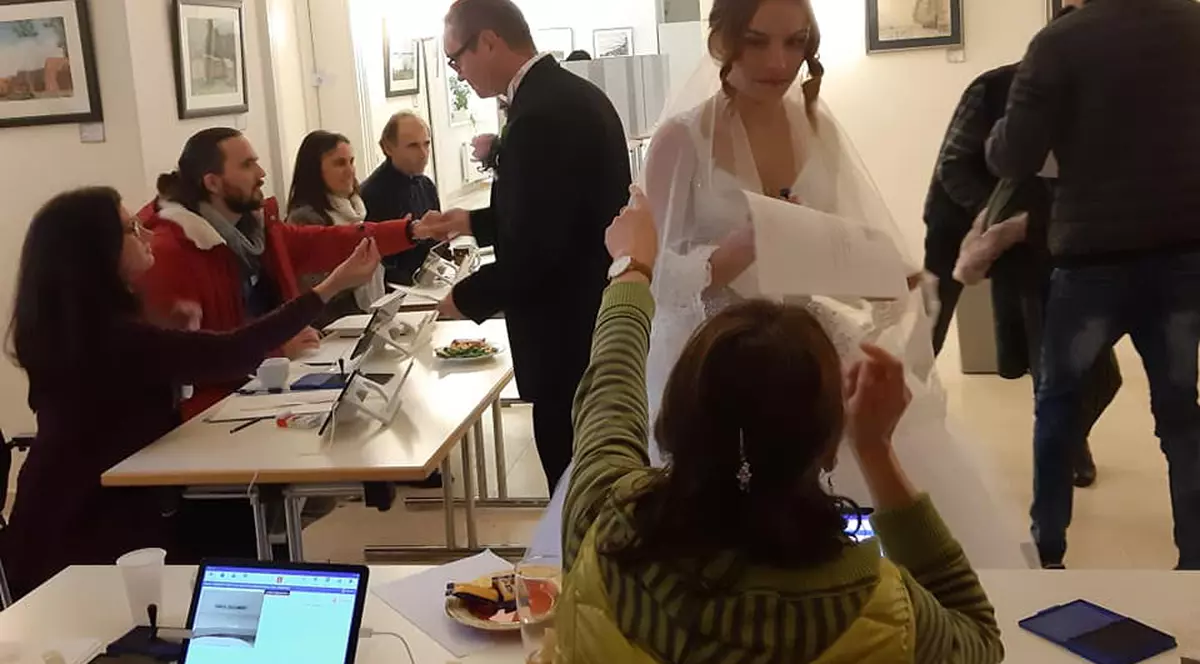 De la nuntă, direct la vot. Românii, prima comunitate europeană din Germania