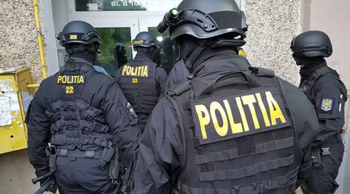 Un fost procuror din Craiova, căutat pentru numeroase infracțiuni, a fost prins în Iași. Încerca să plătească cu bani falși