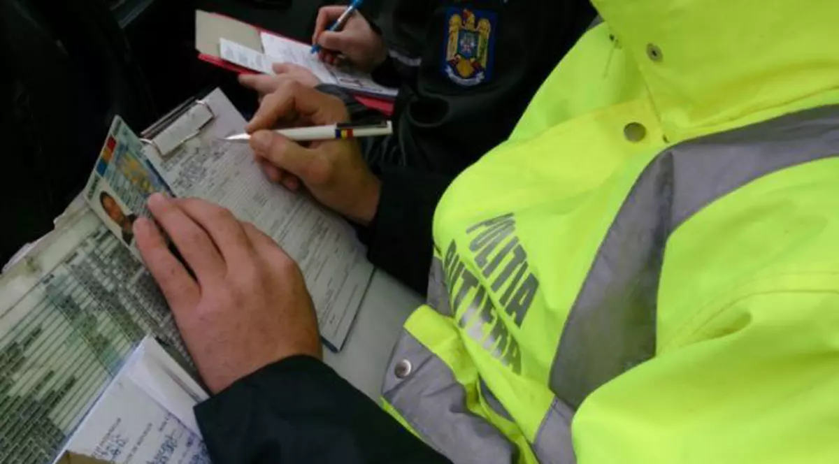 Agenți de la Rutieră Botoșani au dus cu mașina poliției un șofer la bancomat, să scoată banii de șpagă