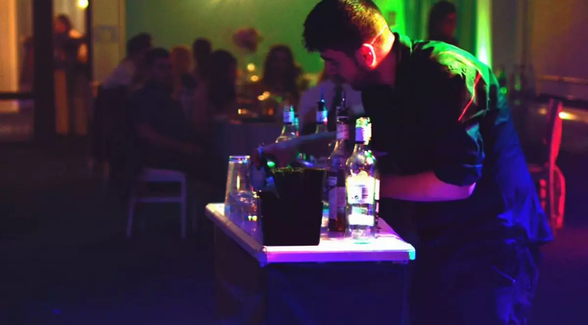 (Publicitate) Barul mobil - un trend la evenimente de tot soiul