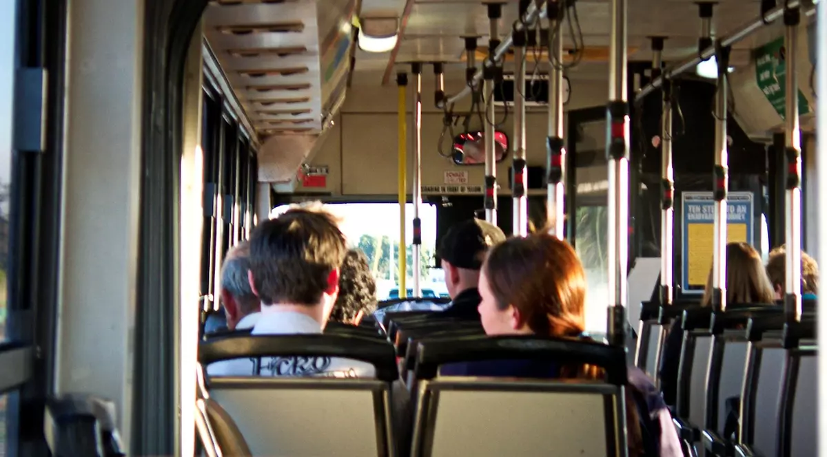 Elevii din Constanța au dat în judecată Guvernul pentru că nu le acordă reduceri la transport