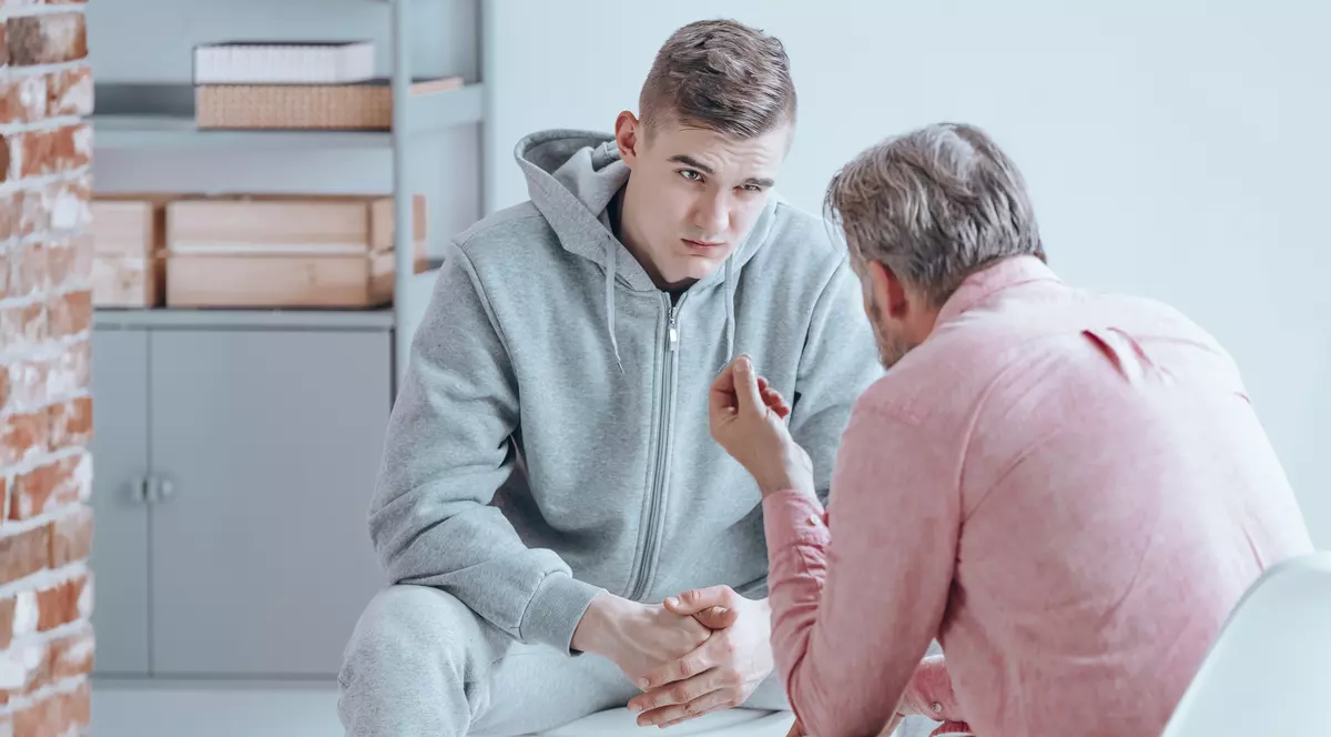 Cum să comunici cu un adolescent rebel