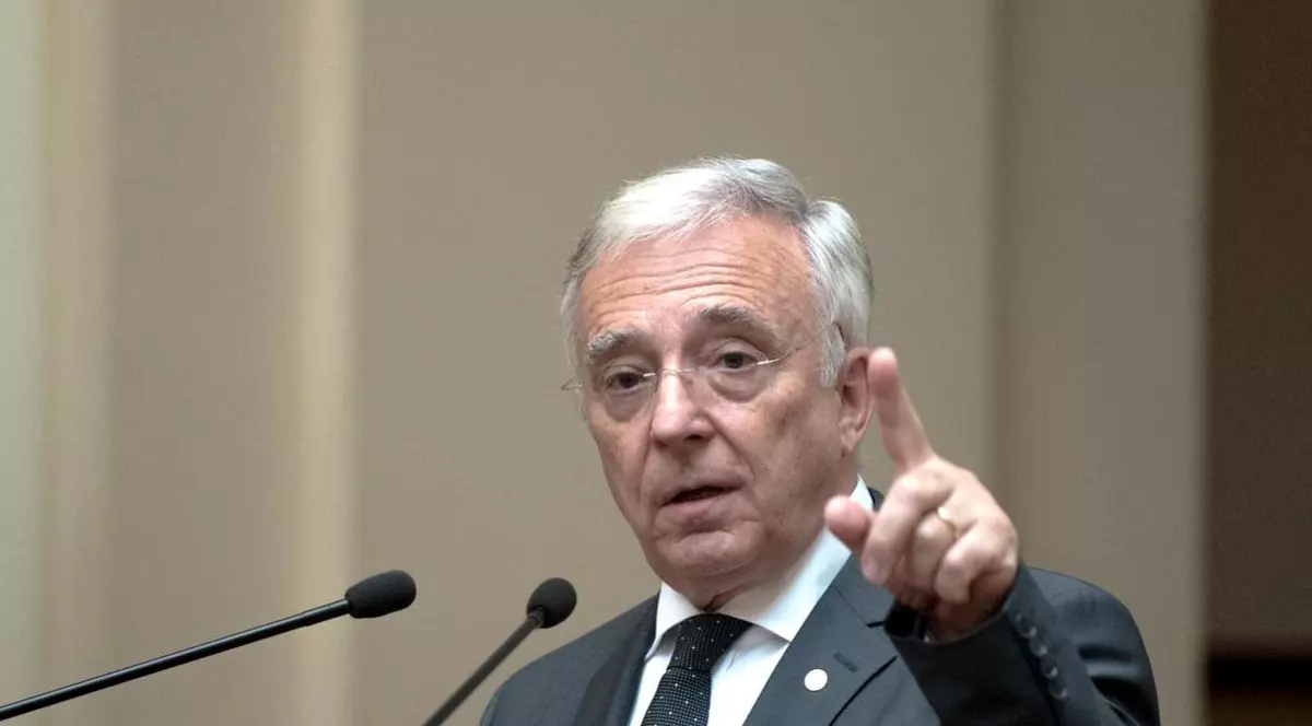 Profesor de economie, despre criticile aduse băncilor de guvernatorul BNR: „Isărescu face povești cu zâne, dar zmeul este chiar el”
