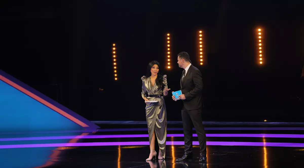 Corina Caragea a strălucit la tragerea la sorți a Euro 2020. Antrenorii au pozat pe grupe cu trofeul! Cele mai spectaculoase imagini / FOTO